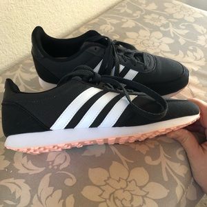 Woman’s Adidas size 7 1/2